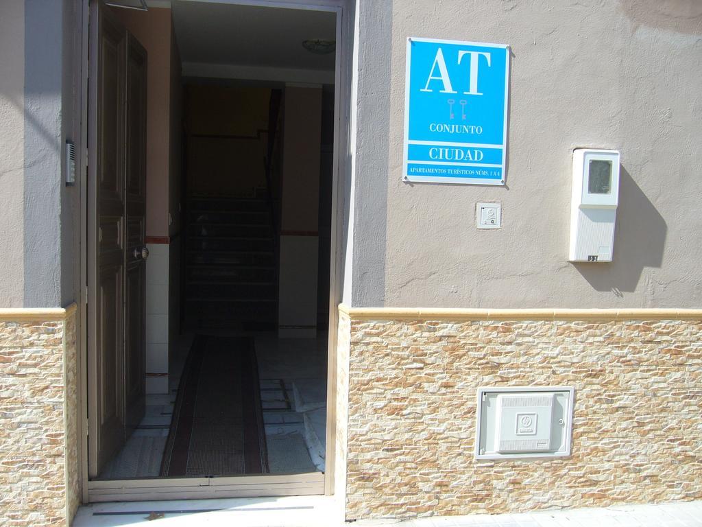 Apartamentos Alamare Sevilla Zimmer foto